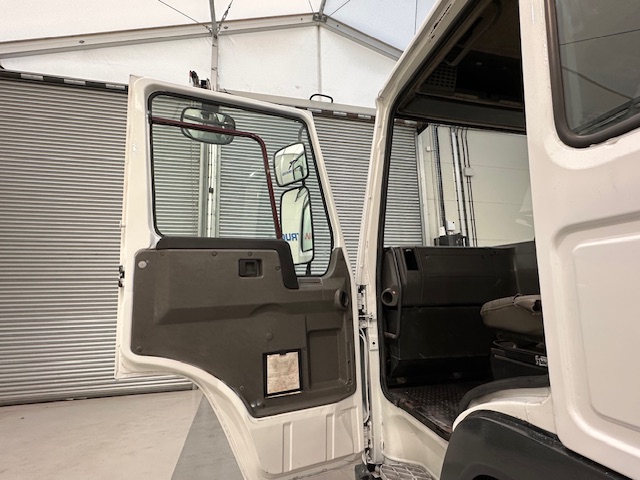 Volvo FL10 320 4×2 Sleeper Cab Tractor Unit
