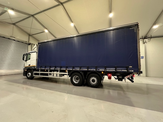 Mercedes Actros 2530 6×2 Sleeper Cab Curtainsider