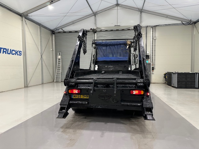 DAF LF 220 Day Cab Skip Loader