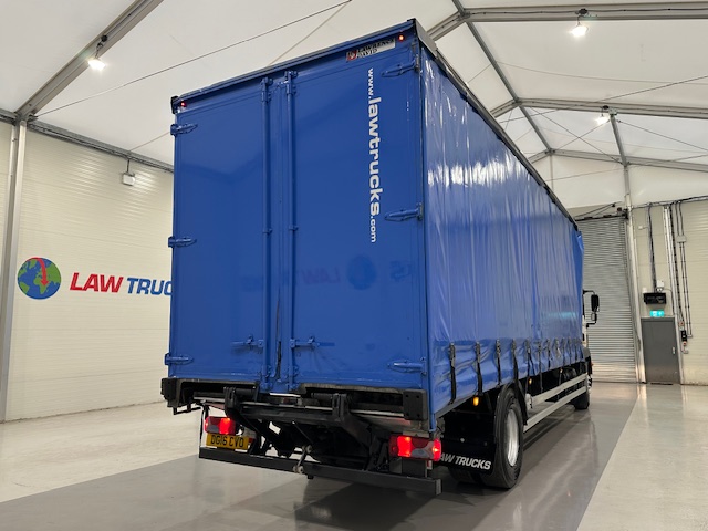 MAN TGM 18.250 4×2 Sleeper Cab Curtainsider