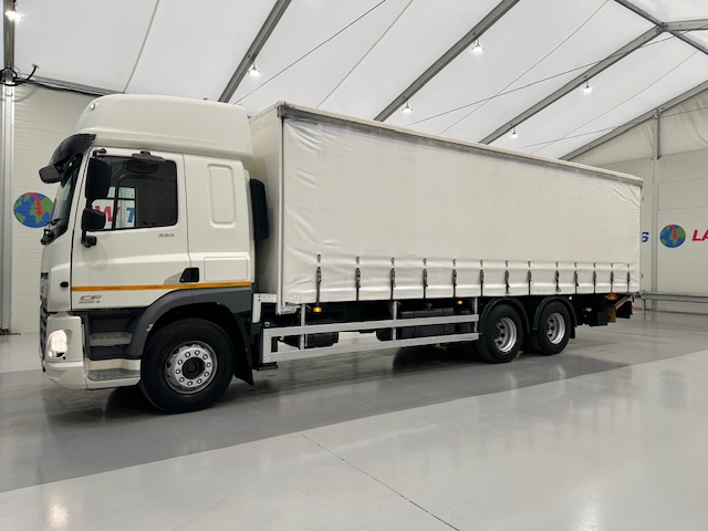 DAF CF 330 6×2 10 Tyre Sleeper Cab Curtainsider
