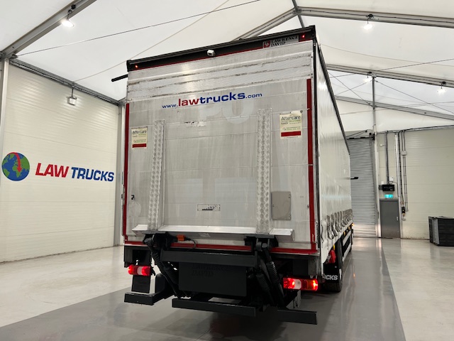 Mercedes Actros 1824 Day Cab Curtainsider