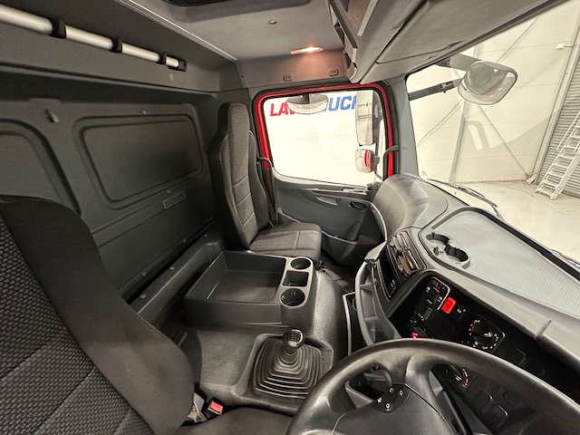 Mercedes Axor 2529 6×2 Rear Lift Day Cab Box Van