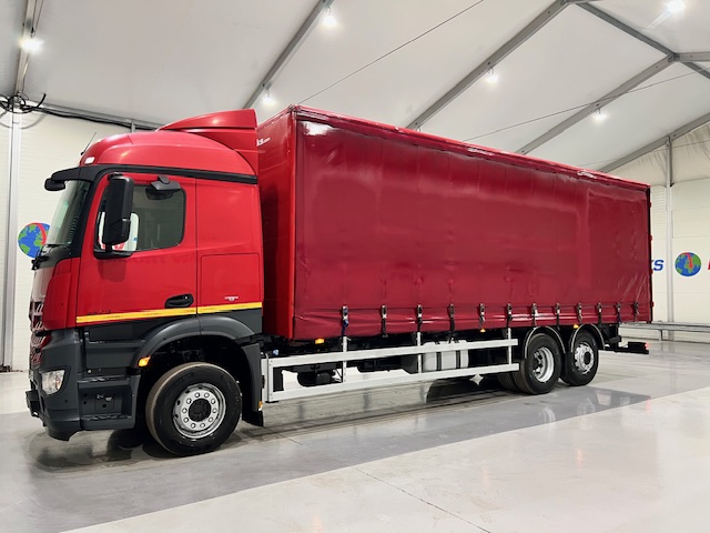 Mercedes Actros 2533 6×2 Sleeper Cab Curtainsider