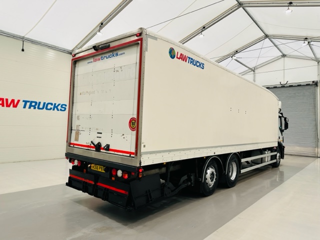Iveco Stralis 310 Euro 6 6×2 Box Van