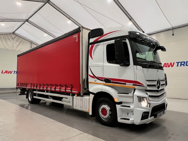 Mercedes Actros 1824 4×2 Sleeper Cab Curtainsider