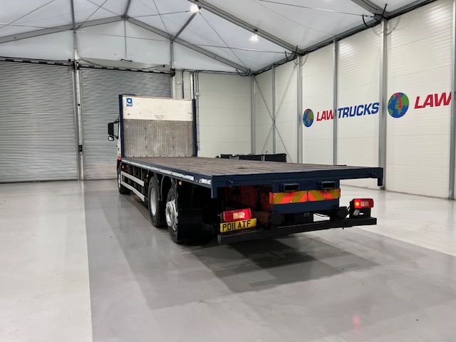 Volvo FM 330 6×2 Rear Lift Sleeper Cab Flatbed