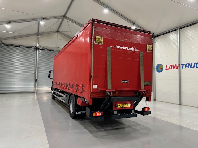 DAF LF 250 Sleeper Cab Curtainsider