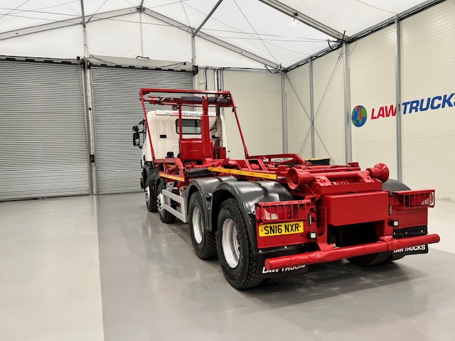 Scania P370 8×4 Rest Cab Hookloader Manual
