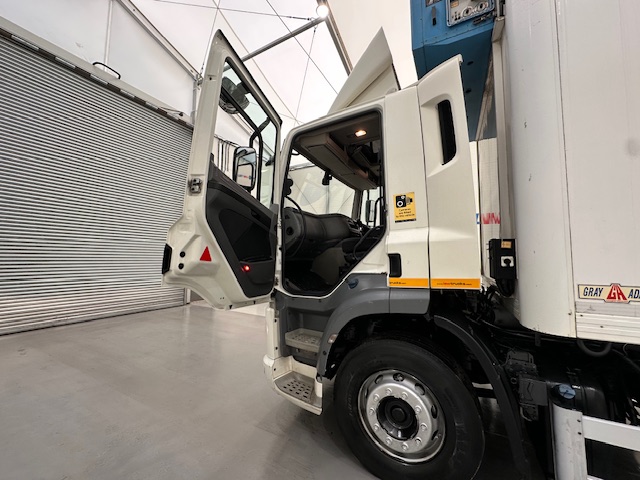 DAF  CF 290 6×2 Rear Steer Fridge Box