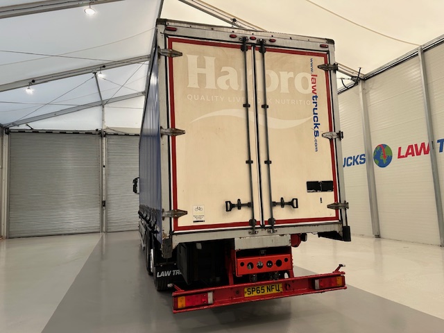 Iveco Stralis 360 6×2 Rear Steer Curtainsider
