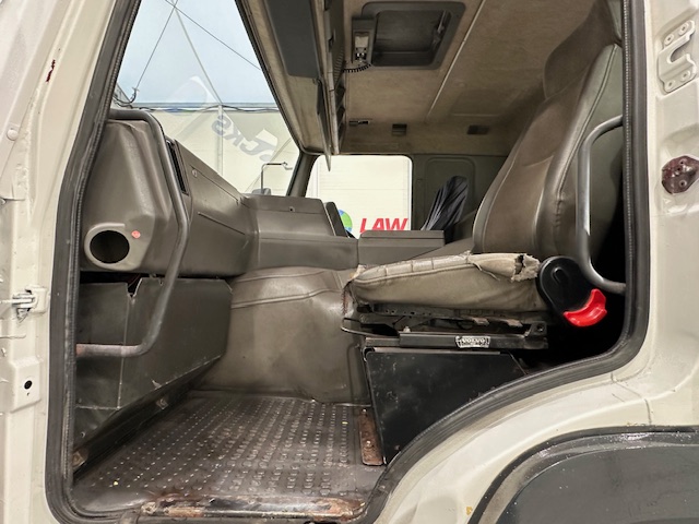 Volvo FL10 320 4×2 Sleeper Cab Tractor Unit