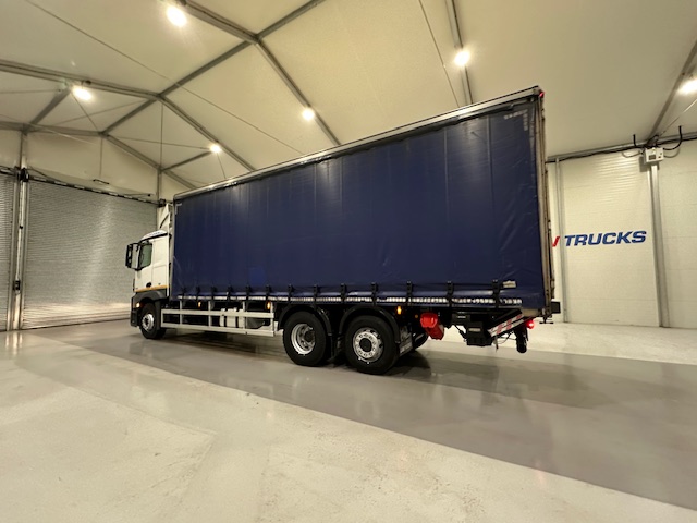 Mercedes Actros 2530 6×2 Sleeper Cab Curtainsider