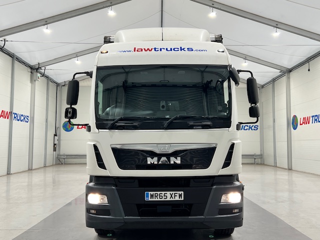MAN TGM 18.250 4×2 Sleeper Cab Curtainsider