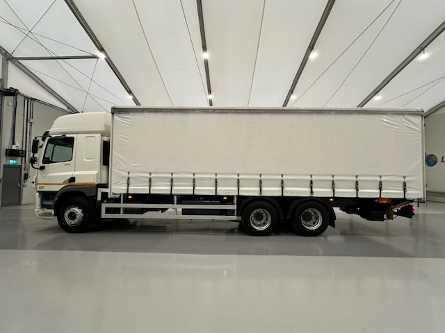 DAF CF 330 6×2 10 Tyre Sleeper Cab Curtainsider