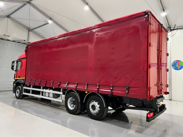 Mercedes Actros 2533 6×2 Sleeper Cab Curtainsider