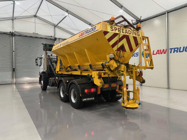 Mercedes Axor 2628 6×4 Day Cab Hookloader Gritter