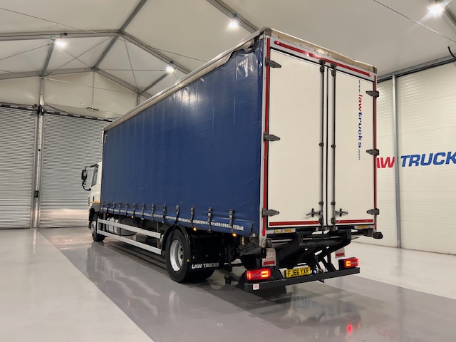 DAF CF 250 4×2 Sleeper Cab Curtainsider