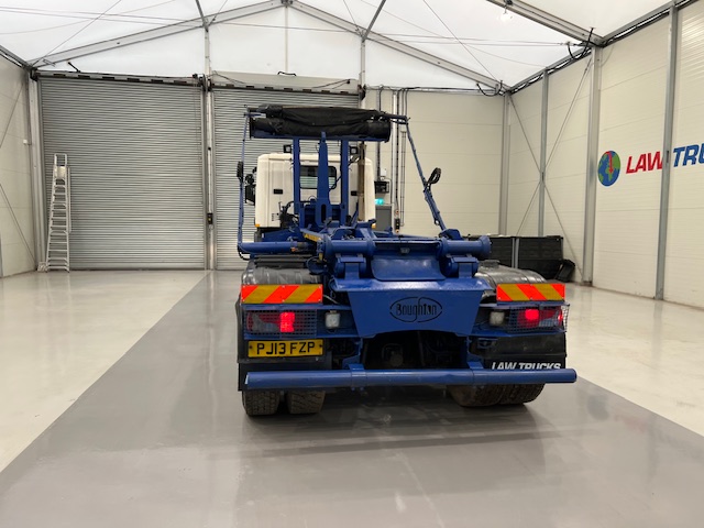 Scania P360 8×4 Day Cab Hookloader Manual