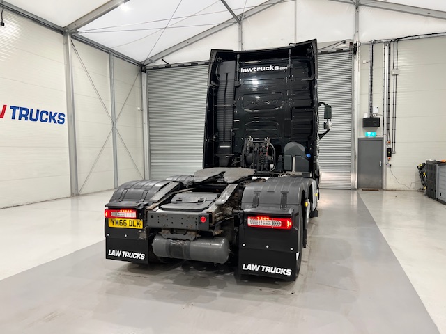 Volvo FH 500 6×2 Midlift Tractor Unit Safari Edition