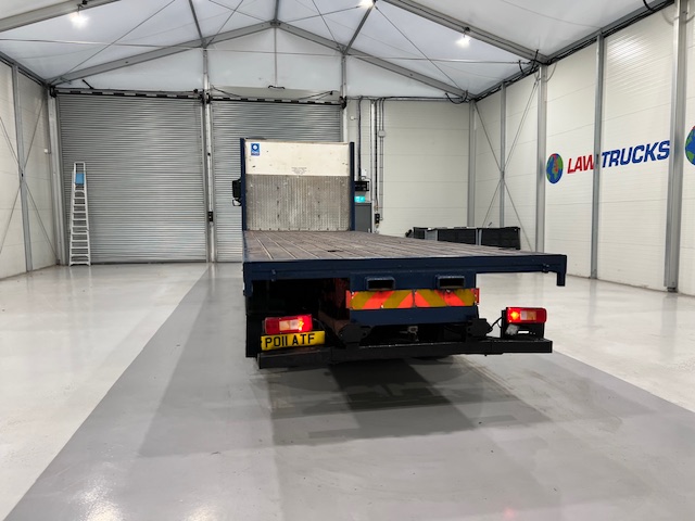 Volvo FM 330 6×2 Rear Lift Sleeper Cab Flatbed