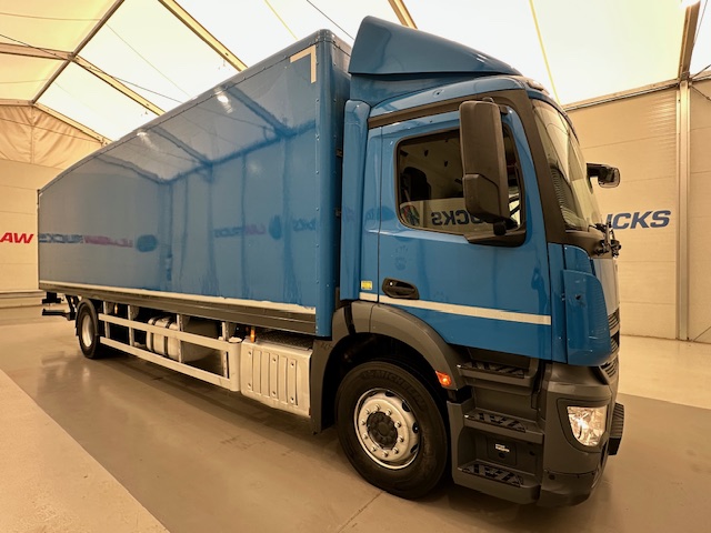 Mercedes Actros 1824 4×2 Day Cab Box Van