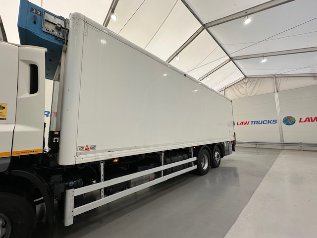 DAF  CF 290 6×2 Rear Steer Fridge Box