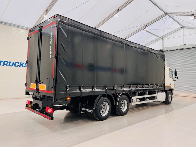 DAF CF 330 6×2 Rear Lift Sleeper Cab Curtainsider