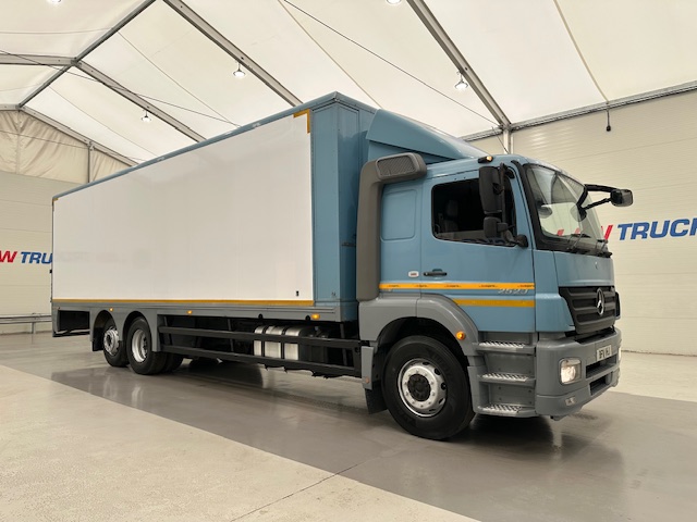 Mercedes Axor 2529 Rear Lift Sleeper Cab Box Van