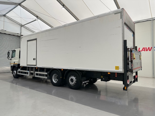 DAF CF 330 6×2 Sleeper Cab Fridge Box