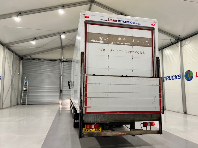 Mercedes Actros 1824 4×2 Sleeper Cab Box Van