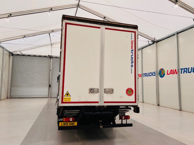 DAF CF 220 4×2 Sleeper Cab Curtainsider