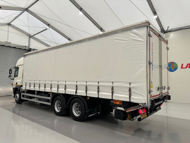 DAF CF 330 6×2 10 Tyre Sleeper Cab Curtainsider