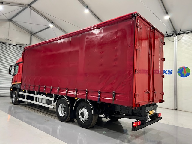 Mercedes Actros 2533 6×2 Sleeper Cab Curtainsider