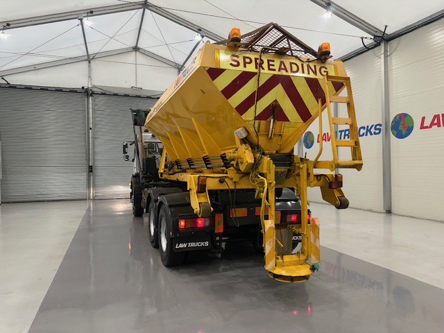 Mercedes Axor 2628 6×4 Day Cab Hookloader Gritter