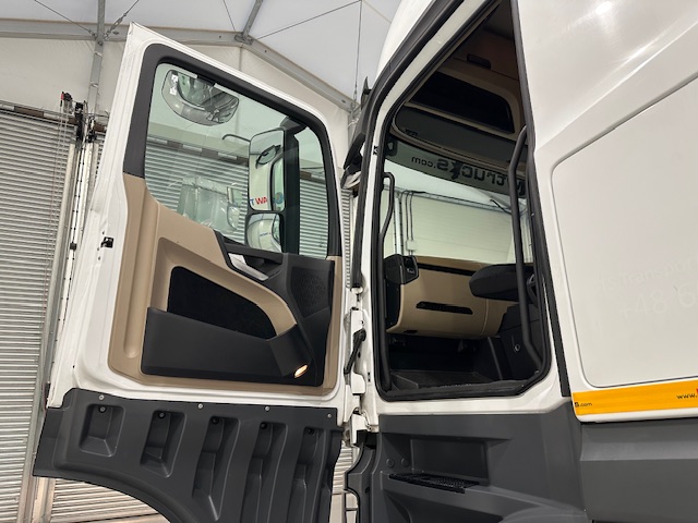 Mercedes Actros 2545 6×2 Midlift Tractor Unit