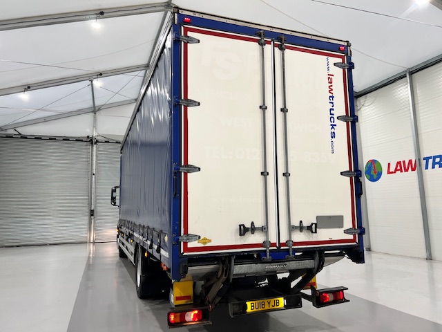 Mercedes Actros 1824 Sleeper Cab Curtainsider
