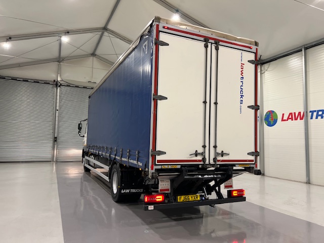 DAF CF 250 4×2 Sleeper Cab Curtainsider