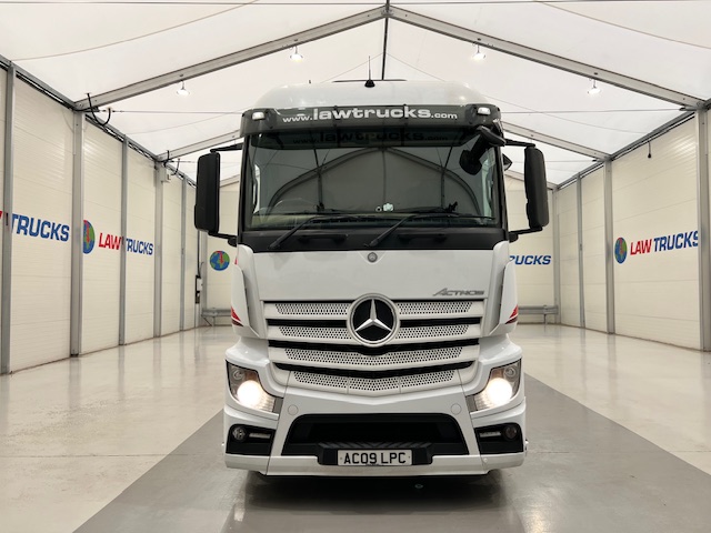 Mercedes Actros 1824 4×2 Sleeper Cab Curtainsider
