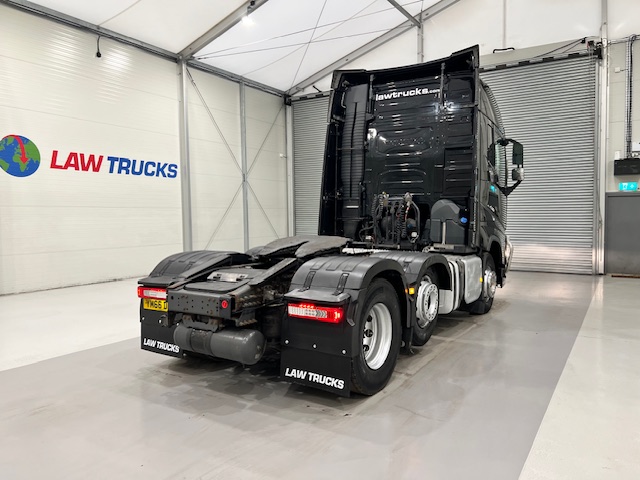 Volvo FH 500 6×2 Midlift Tractor Unit Safari Edition