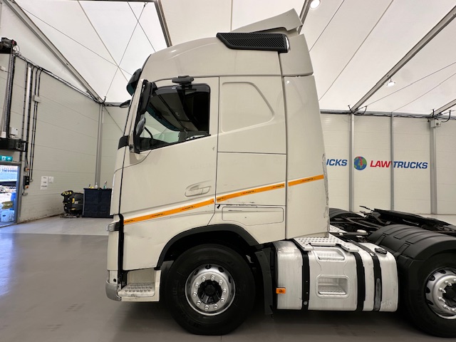 Volvo FH 460 6×2 Midlift Tractor Unit