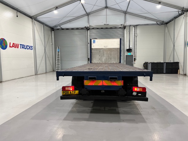 Volvo FM 330 6×2 Rear Lift Sleeper Cab Flatbed