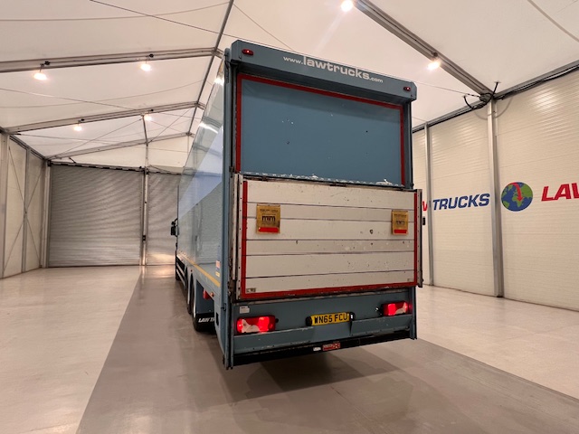 Scania P320 6×2 10 Tyre Rear Lift Insulated Box Van