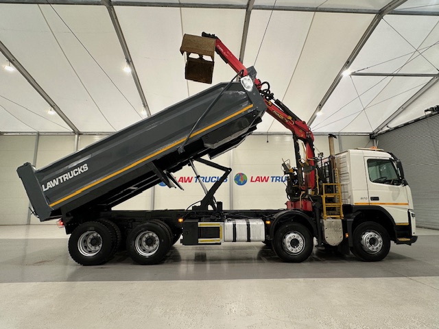 Volvo FM 370 8×4 Steel Tipper Grab