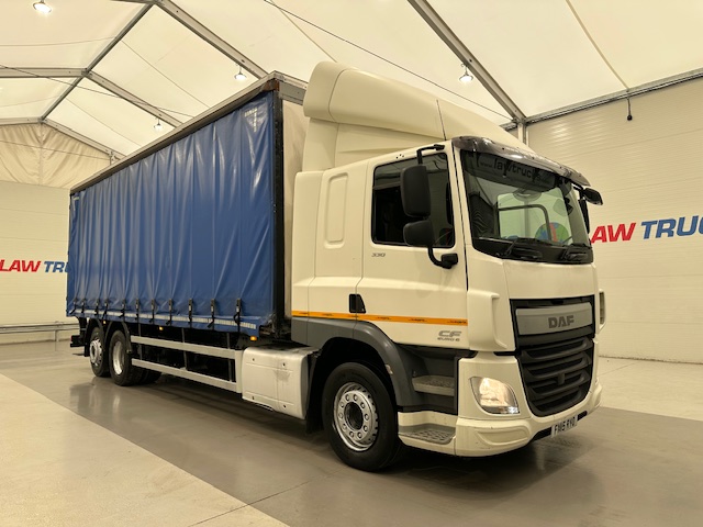 DAF CF 330 6×2 Rear Lift Sleeper Cab Curtainsider