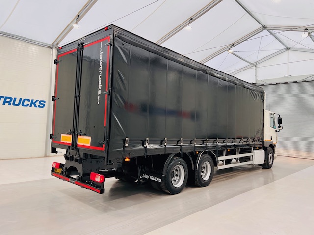 DAF CF 330 6×2 Rear Lift Sleeper Cab Curtainsider