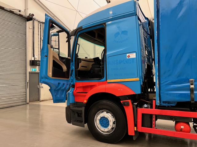 Mercedes Actros 2530 Rear Lift Sleeper Cab Curtainsider
