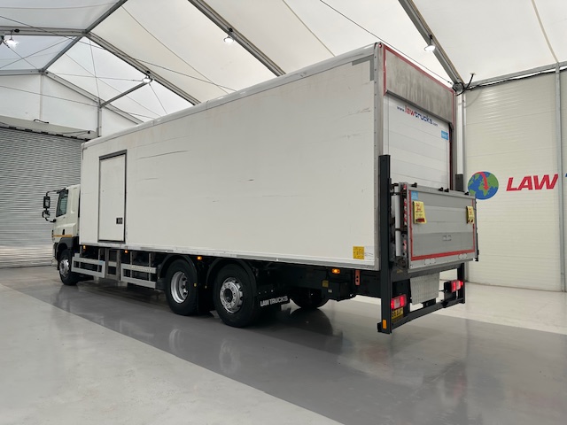 DAF CF 330 6×2 Sleeper Cab Fridge Box