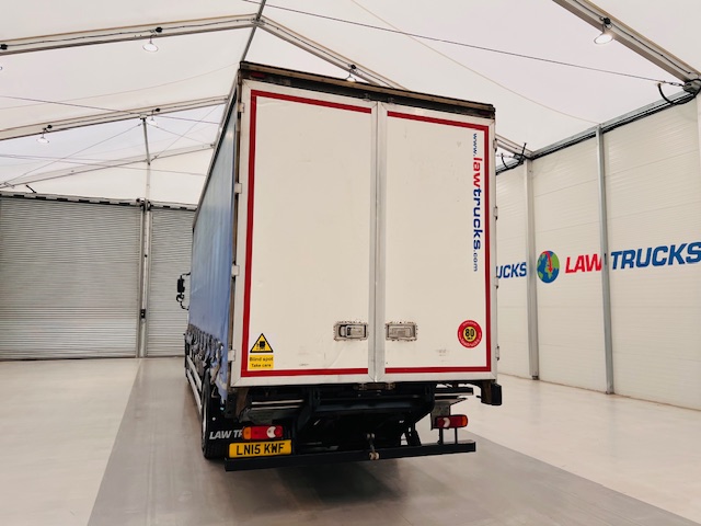 DAF CF 220 4×2 Sleeper Cab Curtainsider