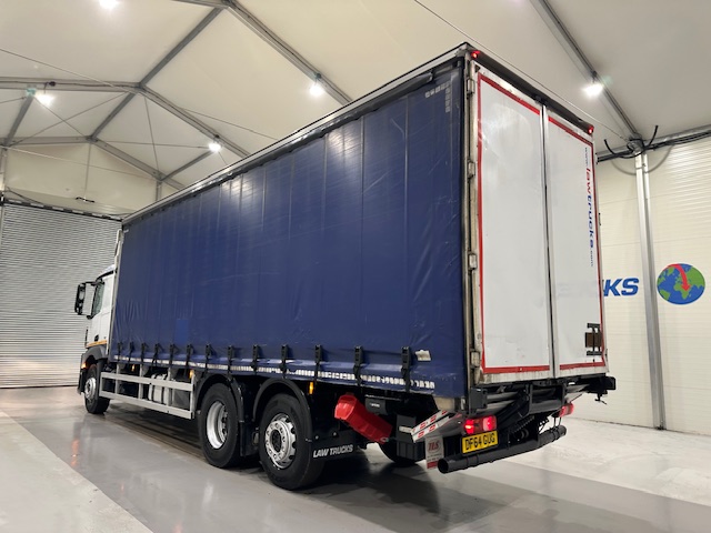Mercedes Actros 2530 6×2 Sleeper Cab Curtainsider